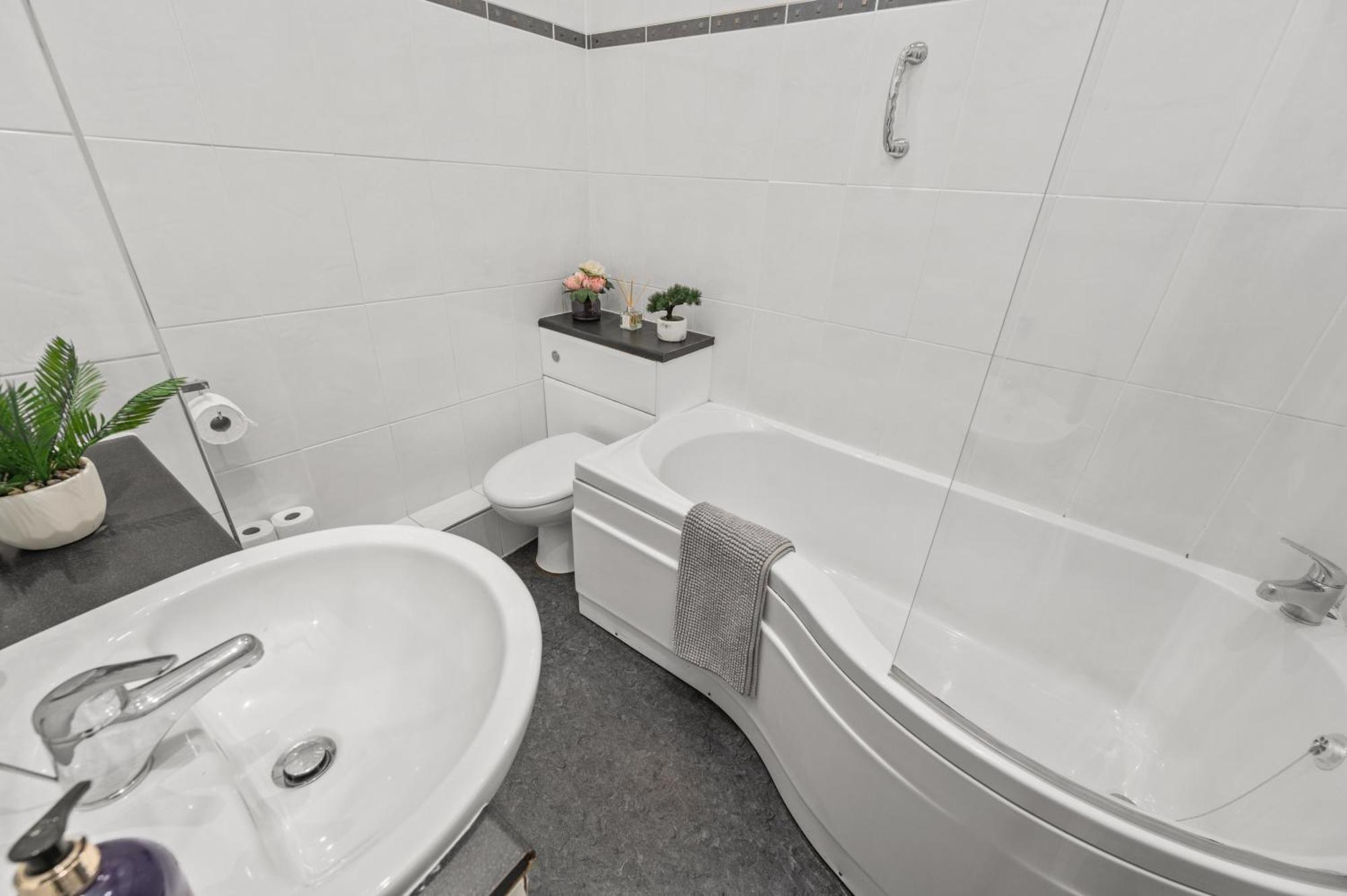 Panoramic Sea Views - Stunning 3bd & Balcony Апартаменты *
